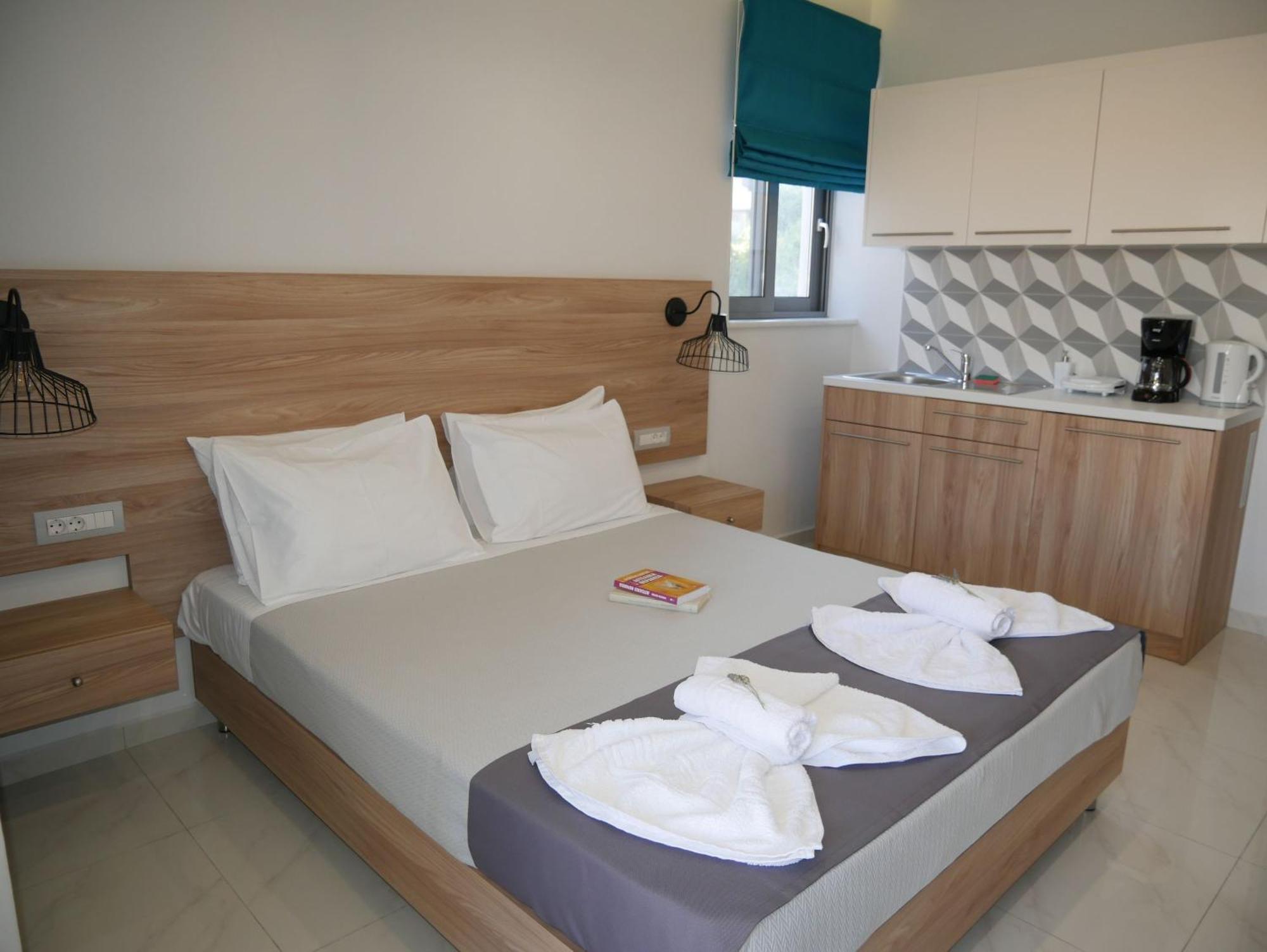 Erotokritos Studios Agia Marina Exteriér fotografie